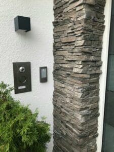 Leser Tür - Steinmauer